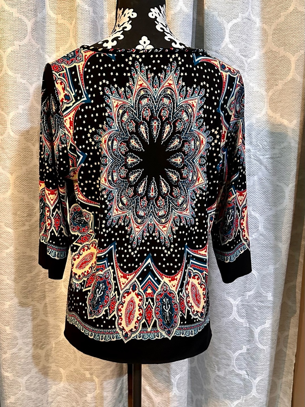ECI New York Printed Black Medallion-Pattern Women's Top - Black/Red/Blue size L - Picture 3 of 7